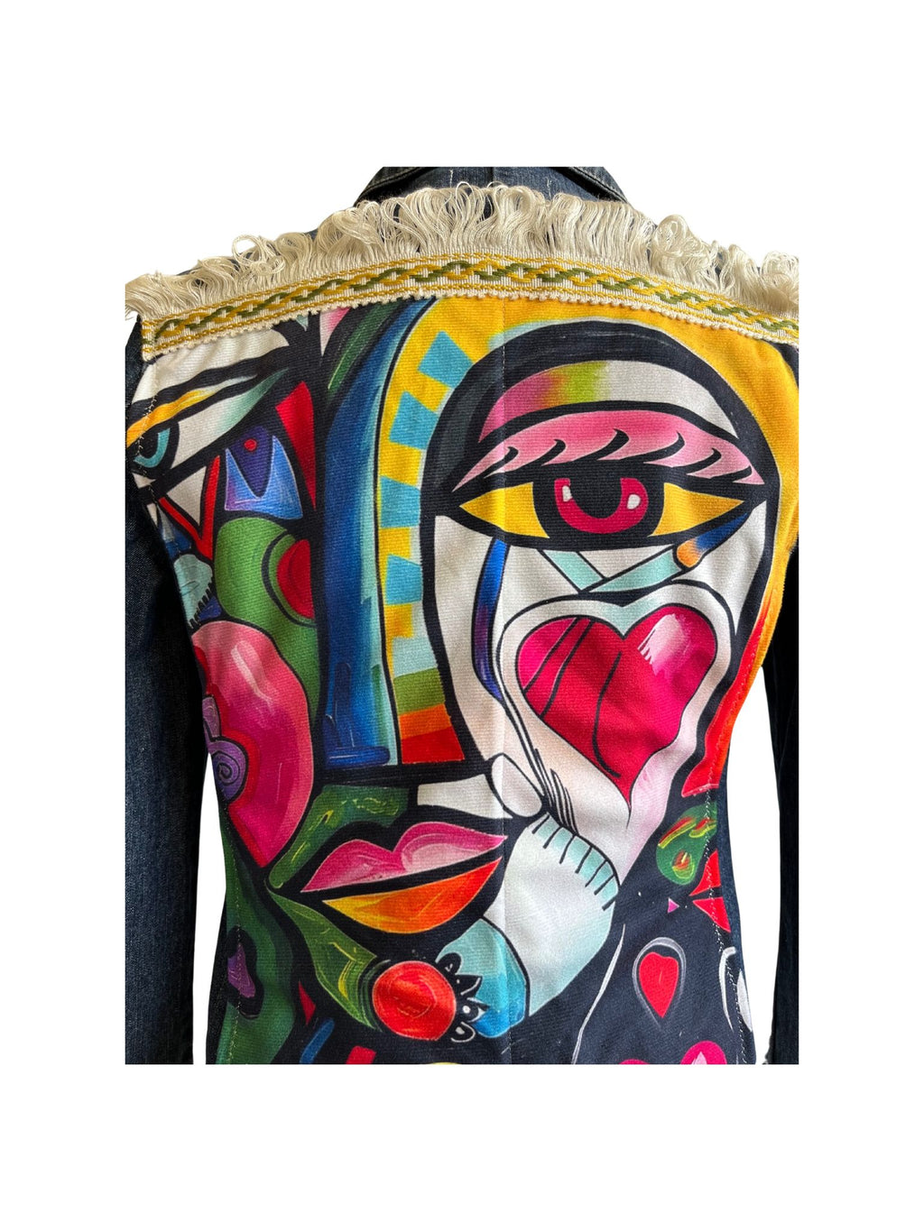 Chaqueta Croma vintage en denim, con apliques de corazones hechos a mano, botones acrílicos vintage y funda de cojín decorativa en la espalda.