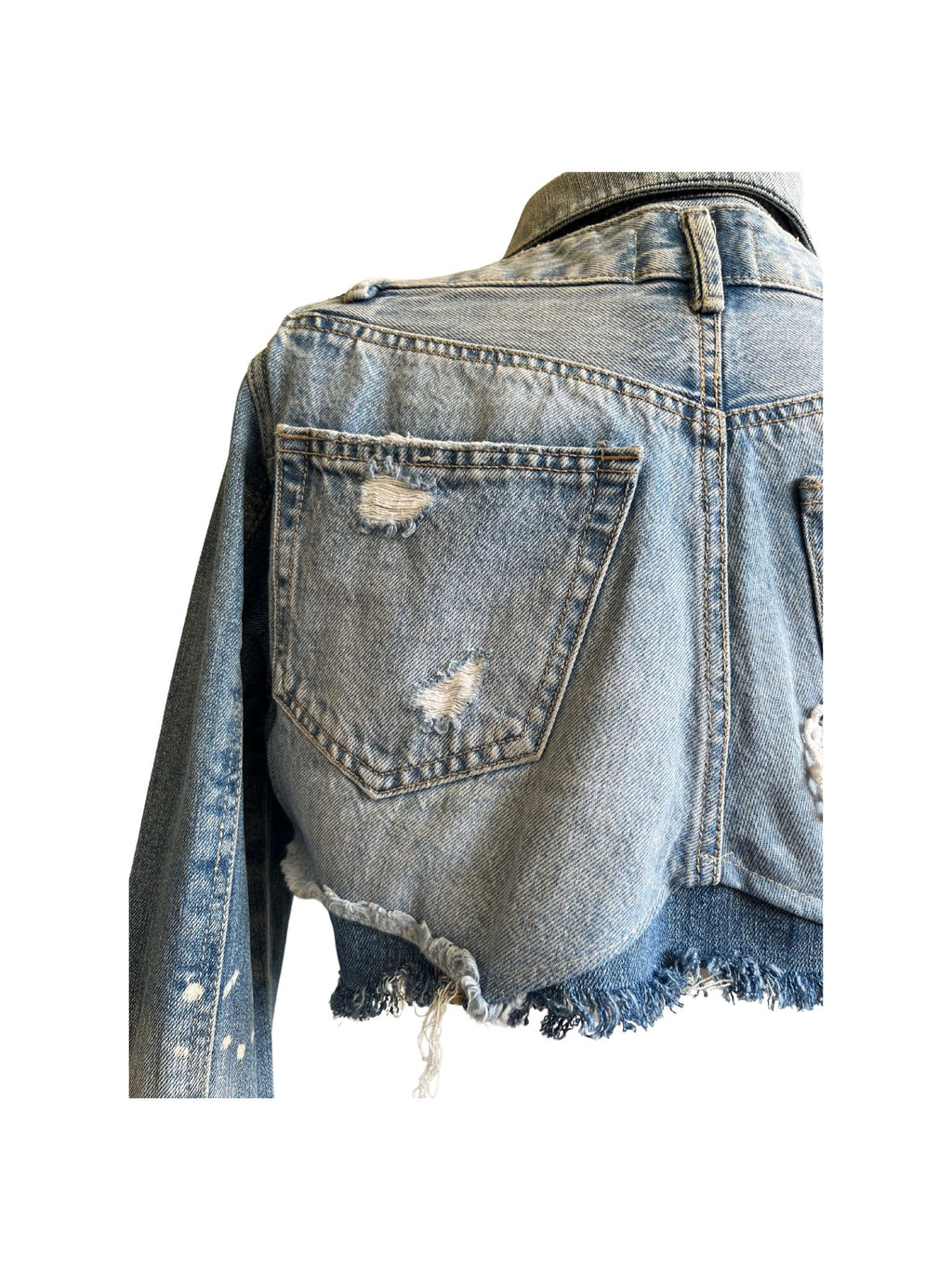 Chaqueta Ona modificada artesanalmente, con encaje en forma de corazón, botones de madera y parte trasera de pantalón con ganchillo.